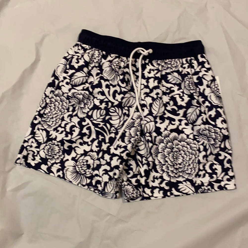 Amazon Essentials NWT swim trunks. Size Medium